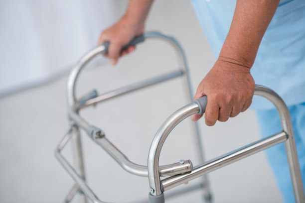Read more about the article Where to Buy Walkers for Seniors: A Review of (2) Main Types of Light-Weight Walkers for The Elderly